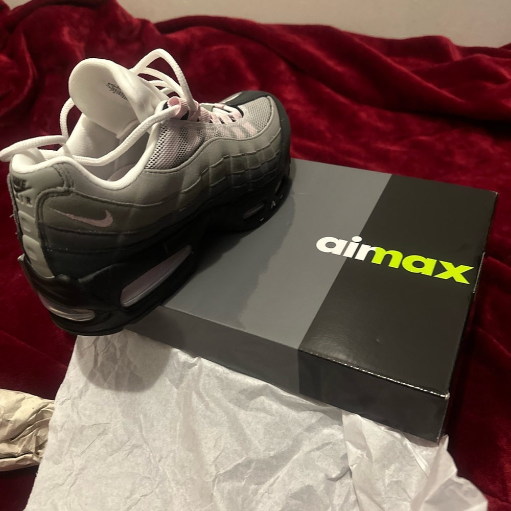 Nike Air Max 95 Gray and Pink Sneakers